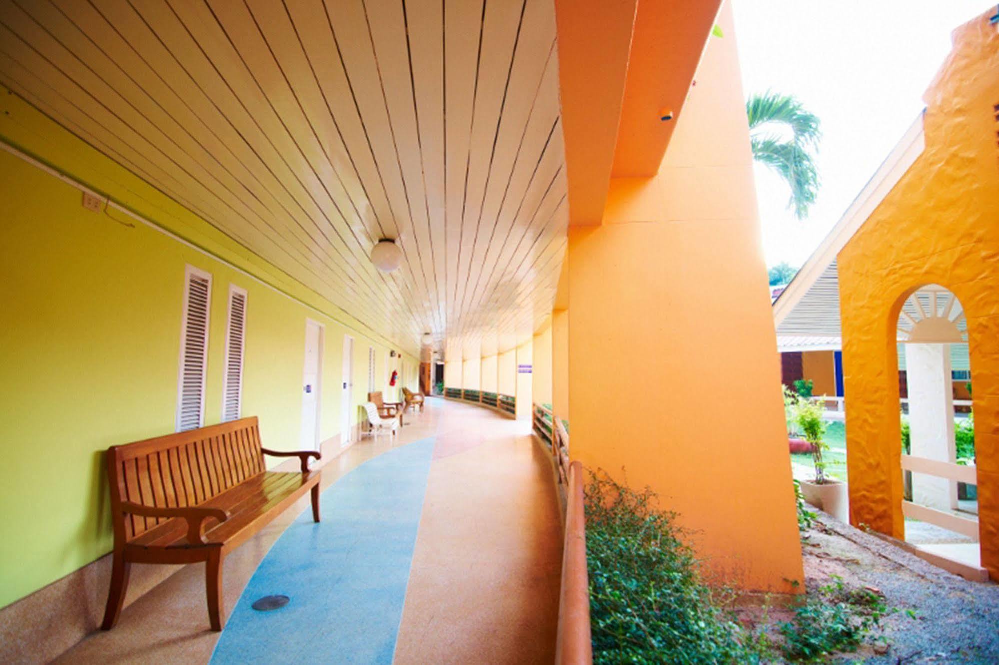 Peace Resort Hotel Pattaya Exterior foto